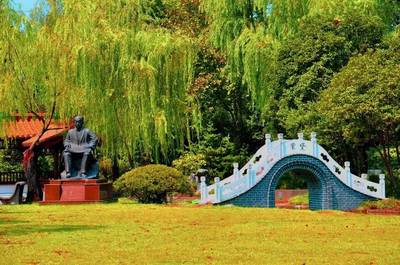 春在揚大美成詩 園林實業的詩意校園漫步